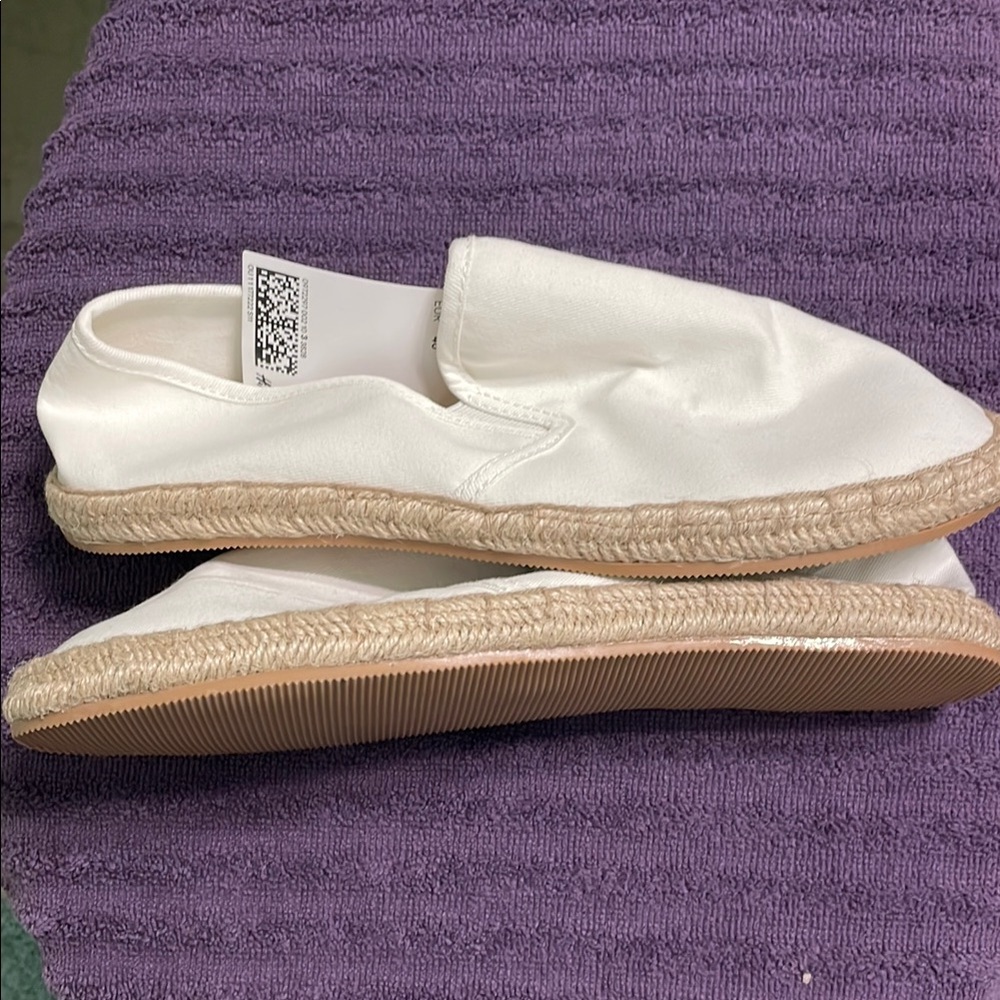 Brand NEW- H&M White Espadrille Slip-Ons with Elastic Panels - Picture 2 of 6